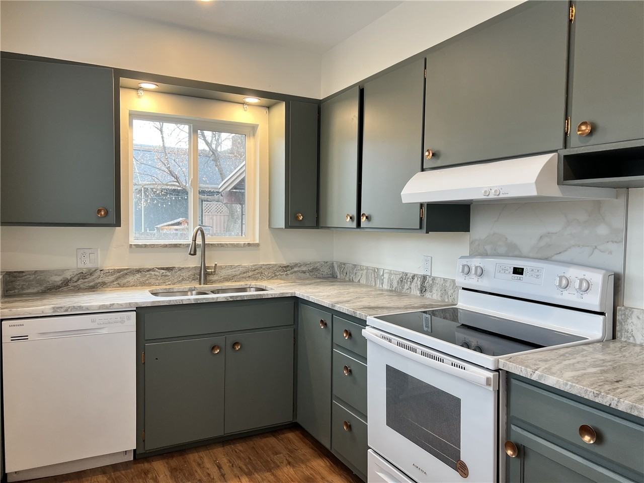 1405 E Parkway Ave - Photo 2 of 12