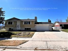featured image of 2611 W Castle Oaks Cir