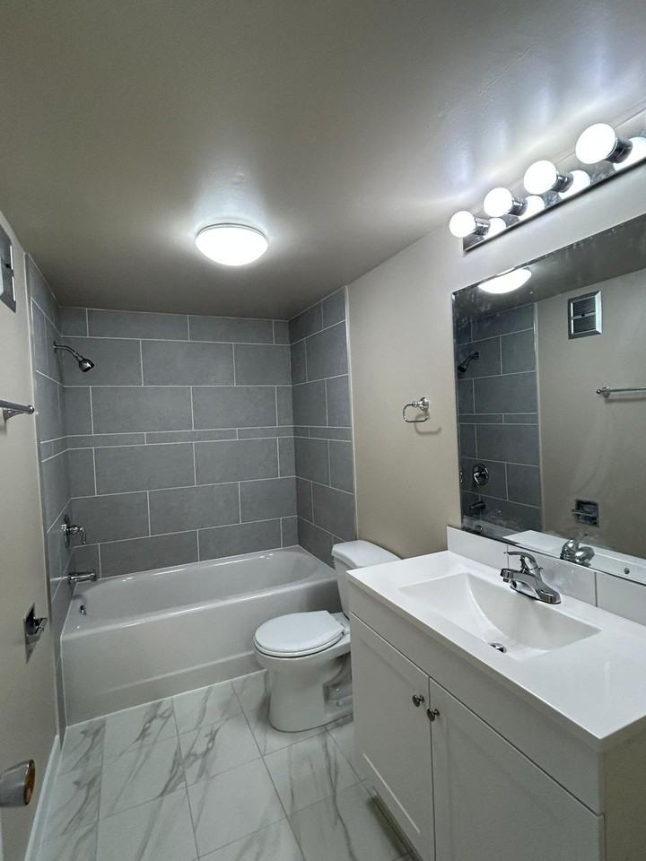 Grant Manor - Photo 2 of 11