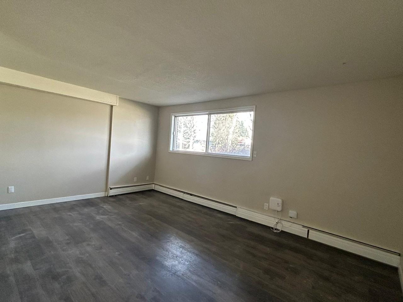 Grant Manor - Photo 3 of 11