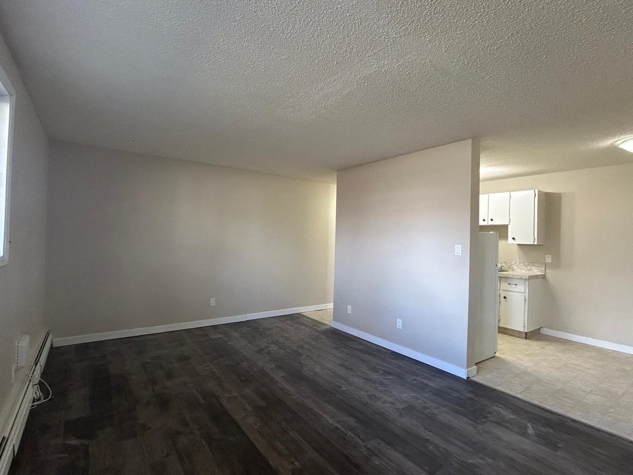 Grant Manor - Photo 4 of 11