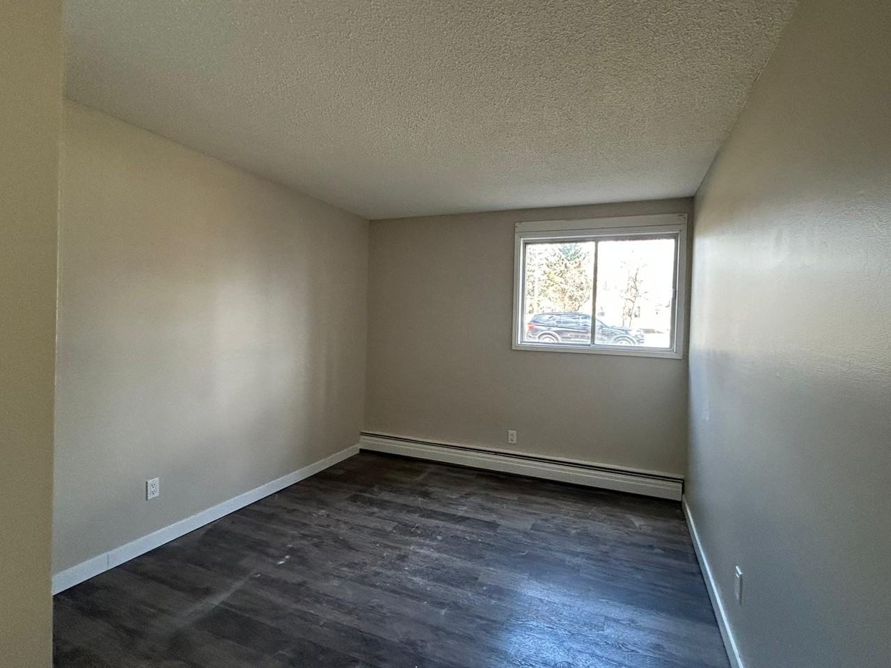 Grant Manor - Photo 6 of 11