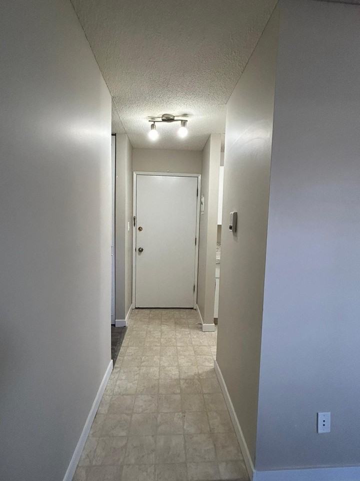 Grant Manor - Photo 7 of 11