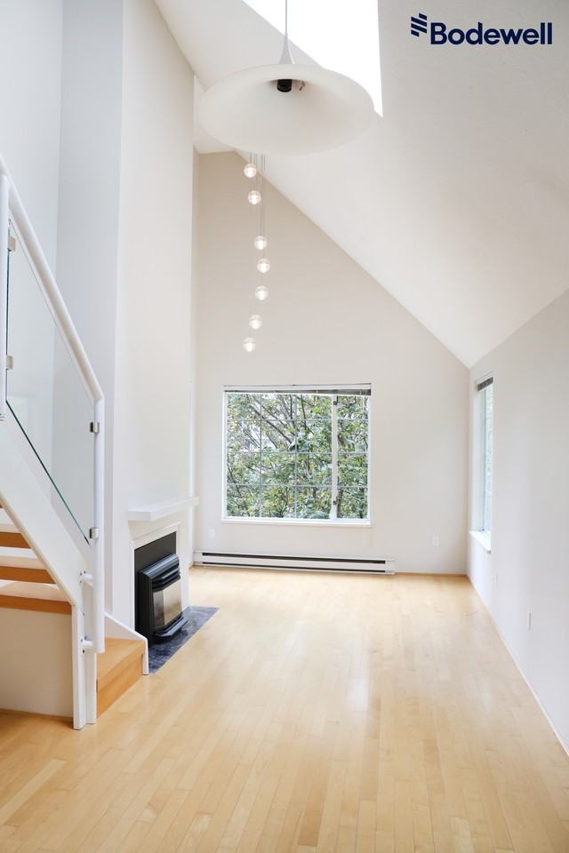 1558 Harwood - Photo 2 of 19