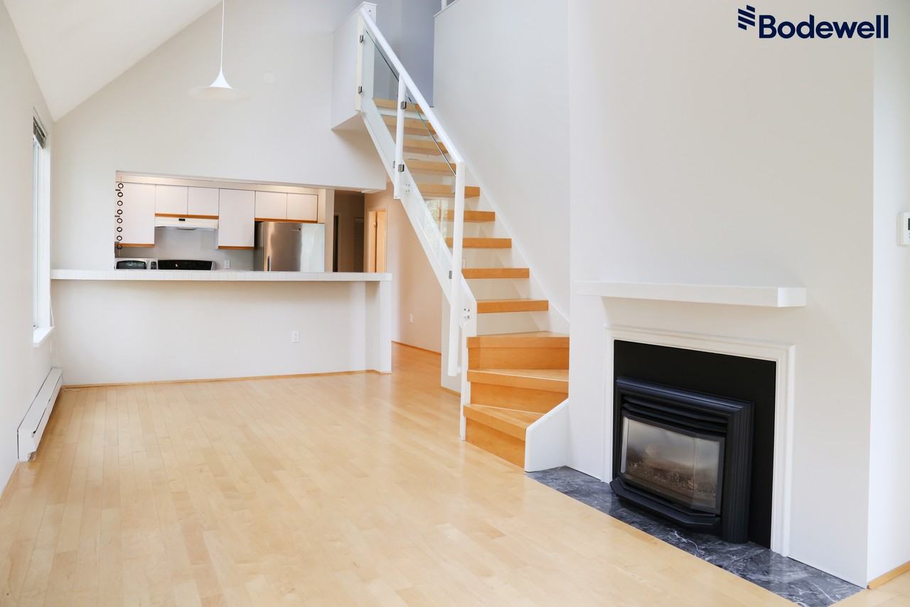1558 Harwood - Photo 3 of 19