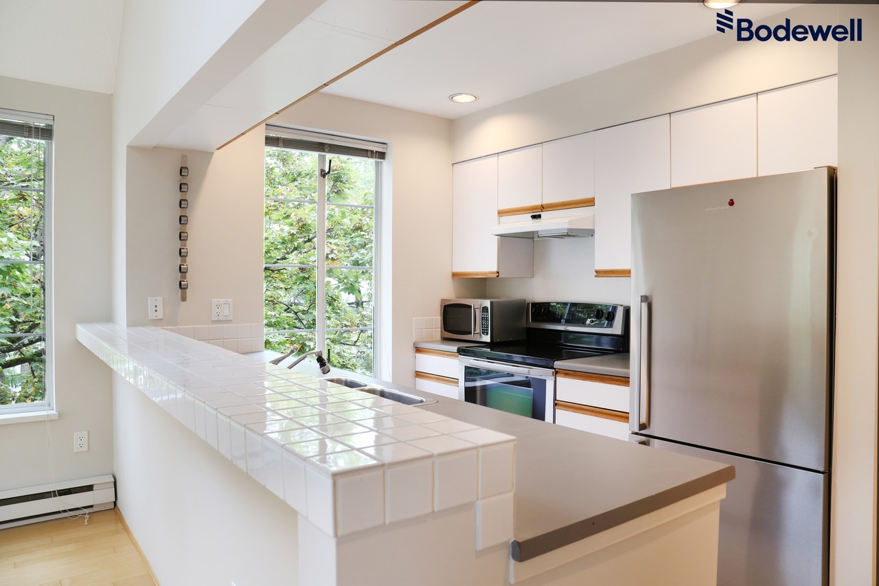 1558 Harwood - Photo 5 of 19