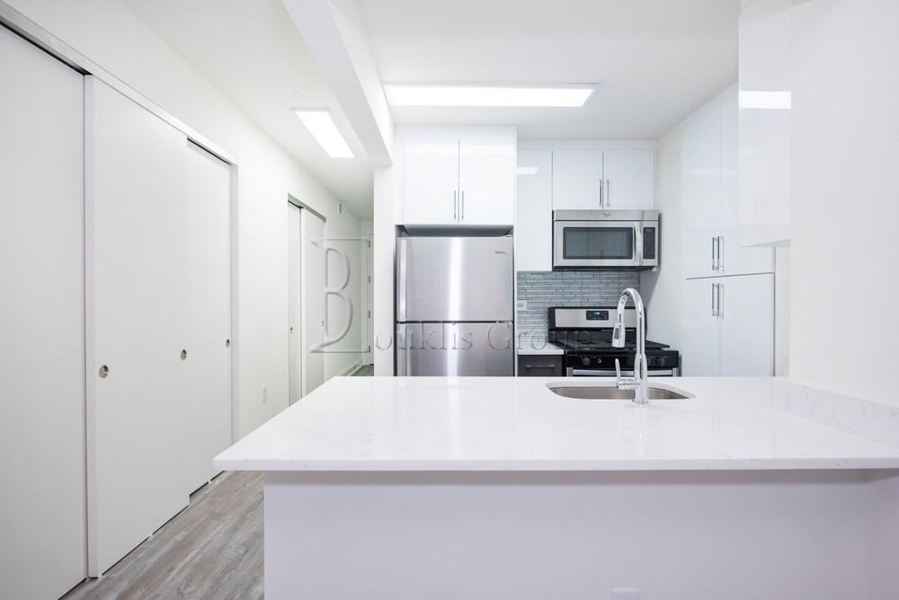 Hanover Sq #8L - Photo 2 of 6