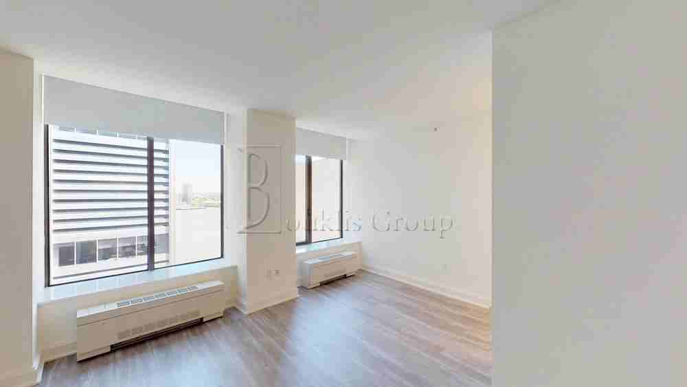 Hanover Sq #8L - Photo 3 of 6