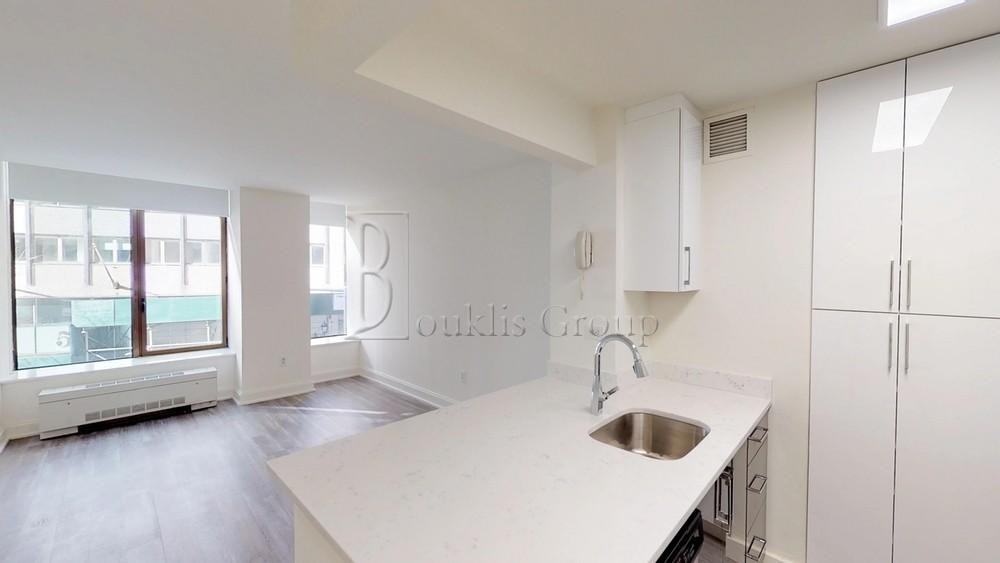 Hanover Sq #8L - Photo 4 of 6