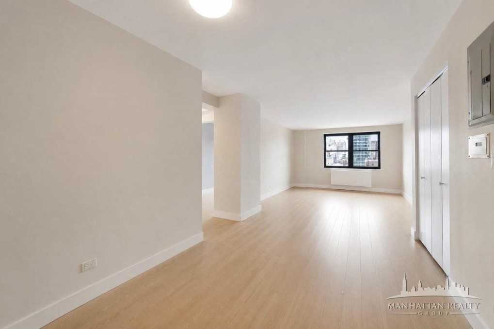 E 39th St #2G - Photo 2 of 5