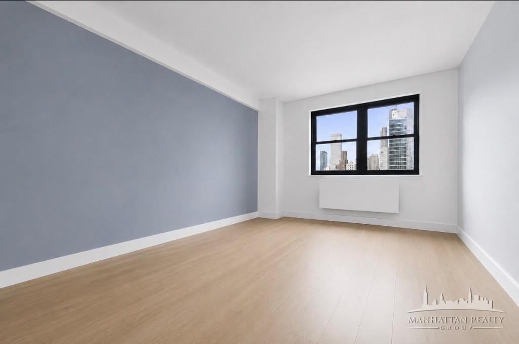 E 39th St #2G - Photo 4 of 5