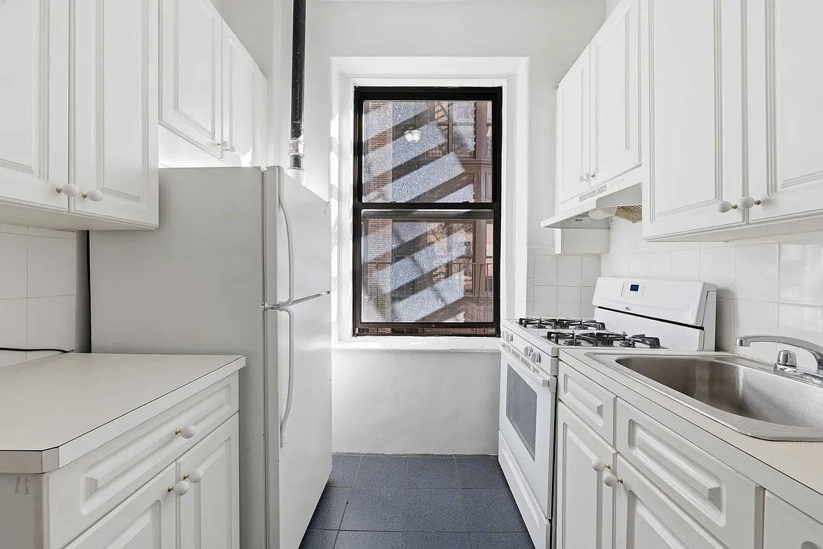 2586 Broadway #5O - Photo 4 of 8
