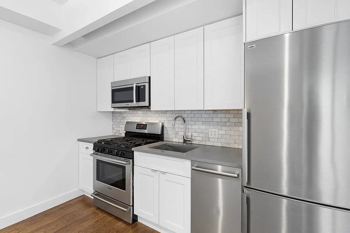 114 Ridge St #6F - Photo 3 of 8