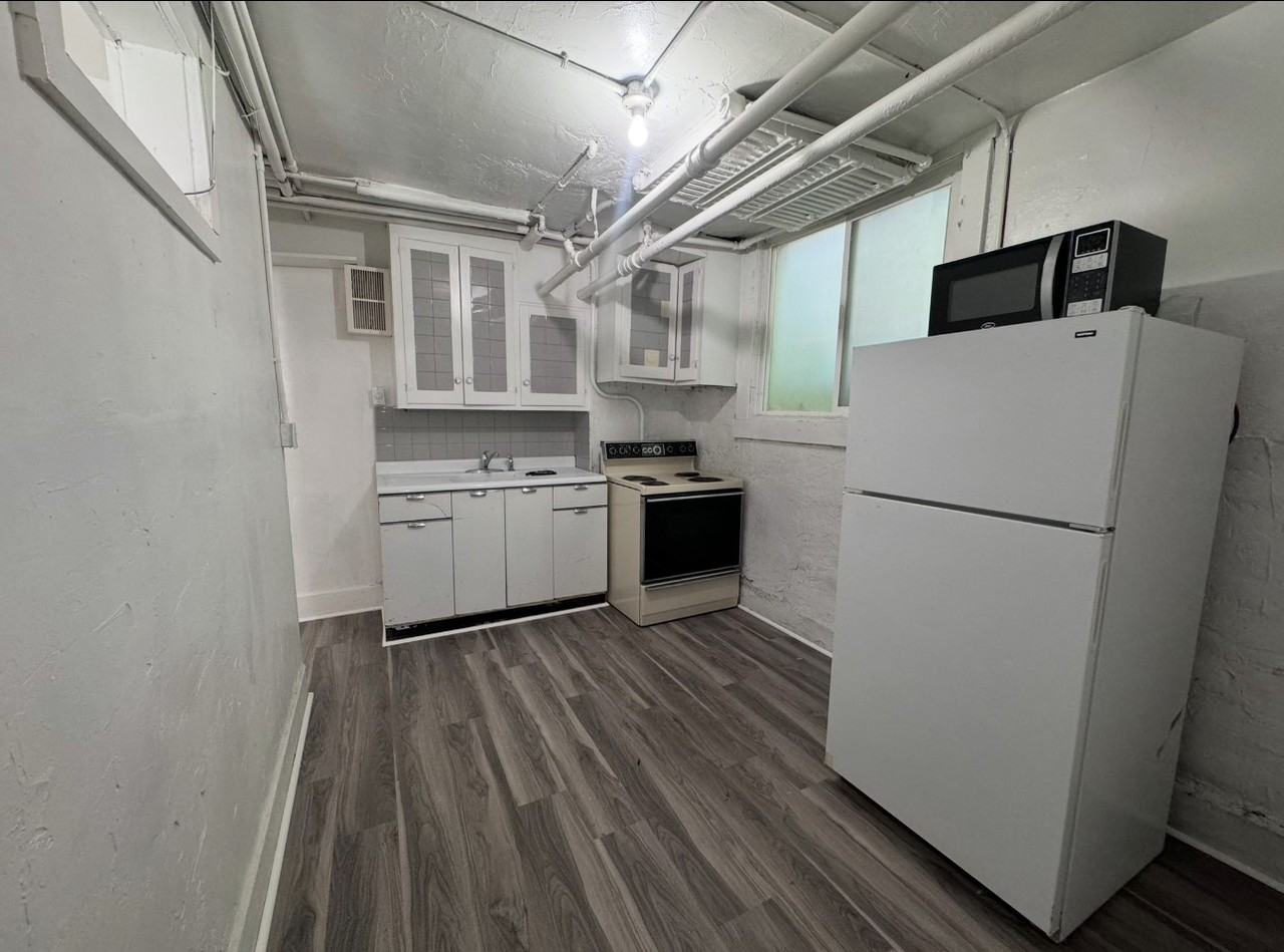 745 N University Ave #C - Photo 6 of 12