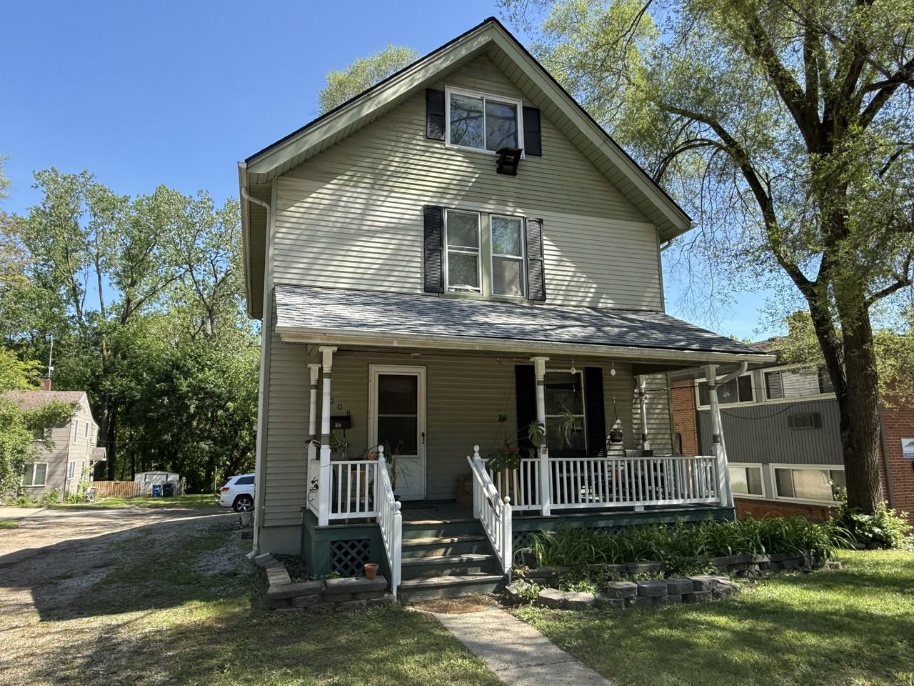 1008 W Huron St #1 - Photo 2 of 35