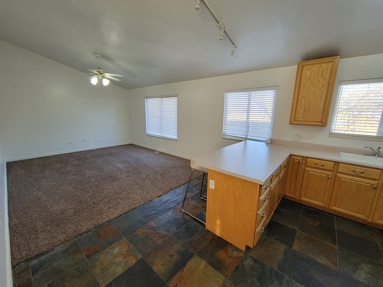 434 E Penney Ave - Photo 5 of 25