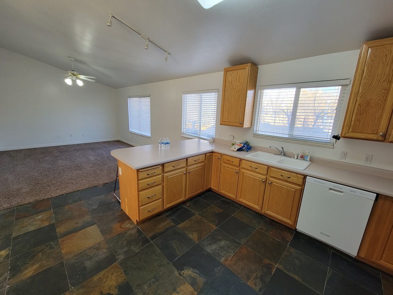 434 E Penney Ave - Photo 6 of 25