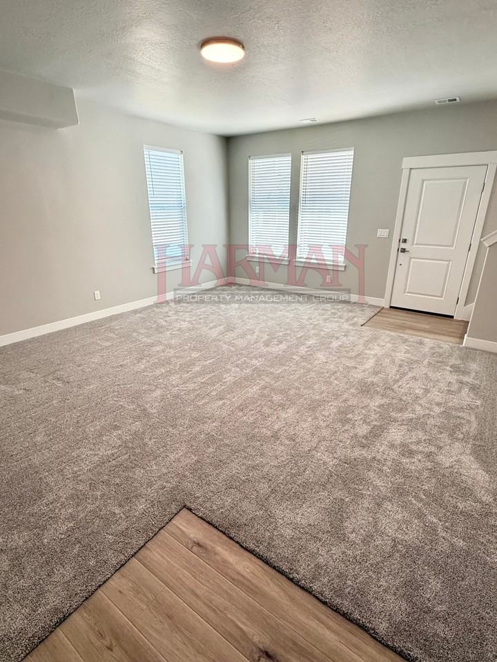 1063 S 2760 E #1063 - Photo 3 of 50