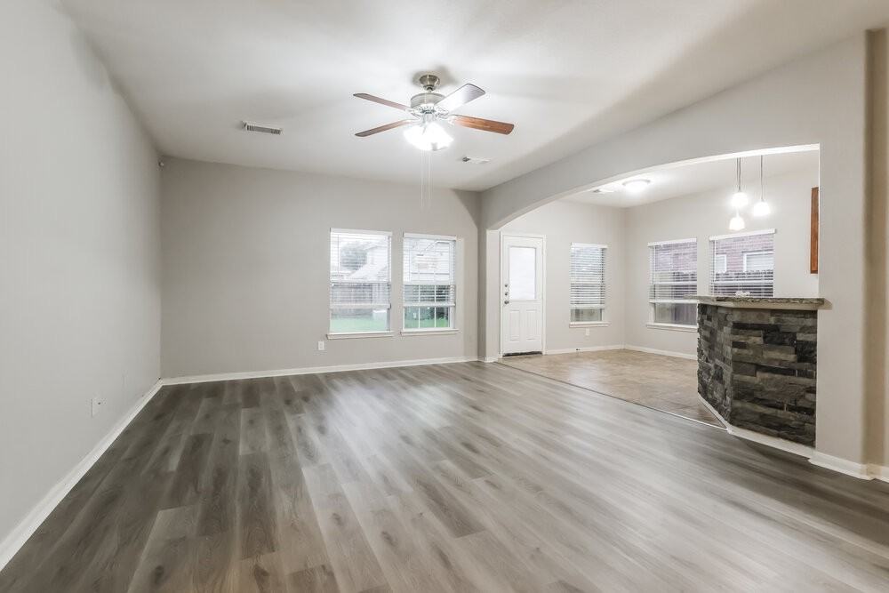 12927 Pine Woods St - Photo 6 of 17