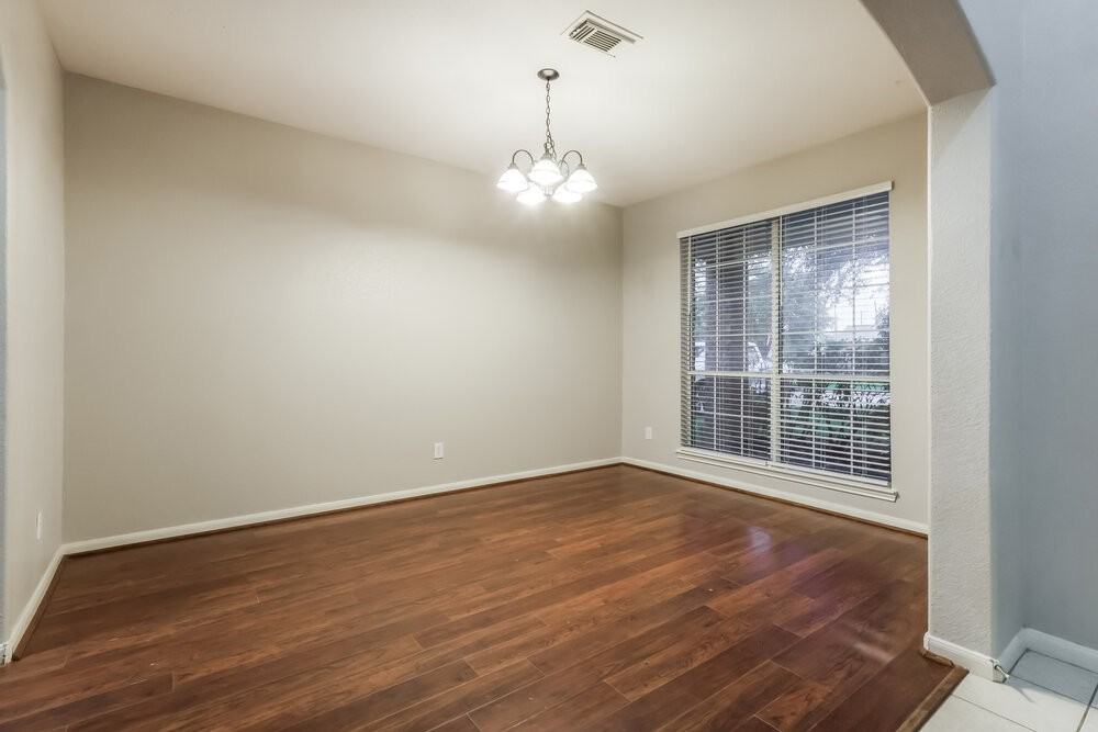 12927 Pine Woods St - Photo 7 of 17