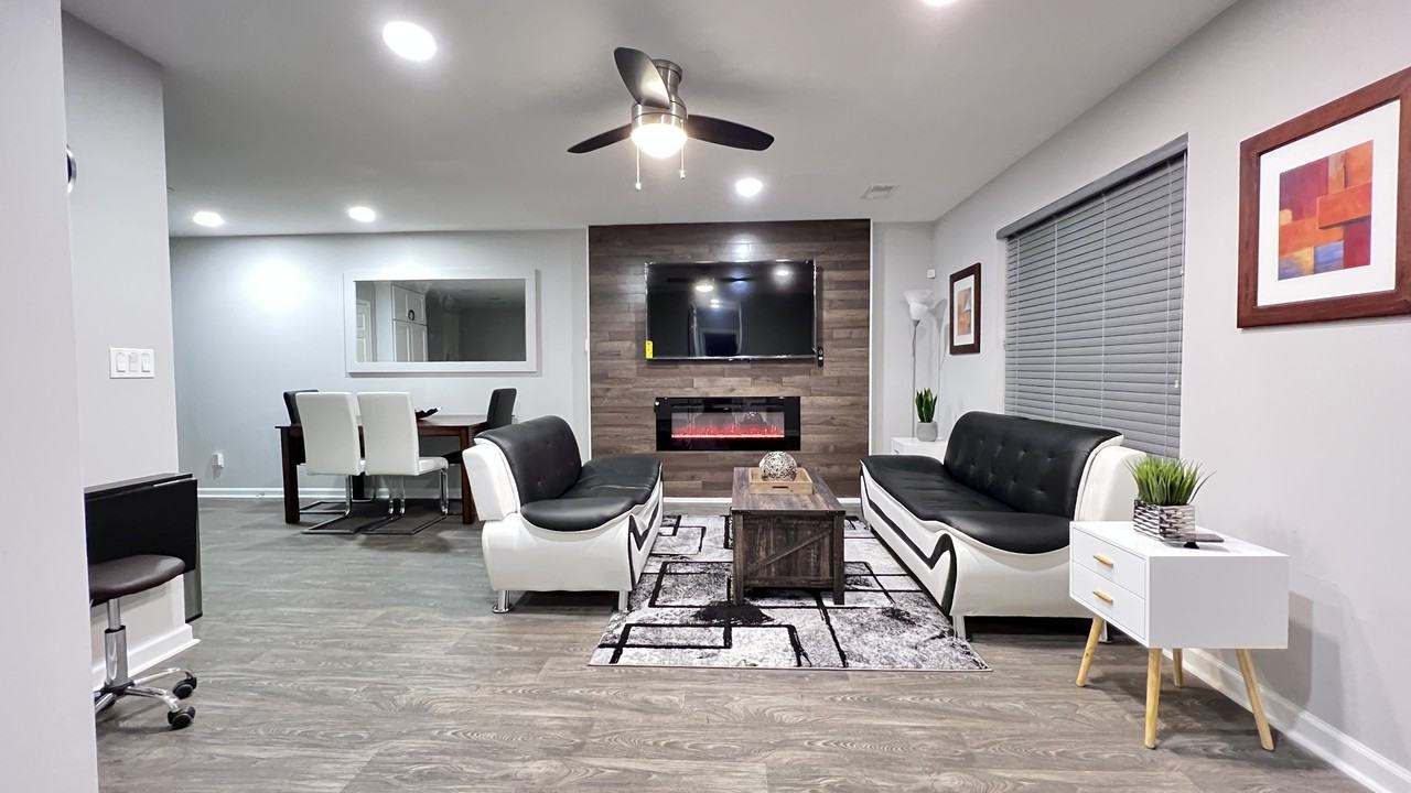 5569 Pine Gate Drive - 2Ultra-Luxury Airport Bungalow #2 - Photo 2 of 30