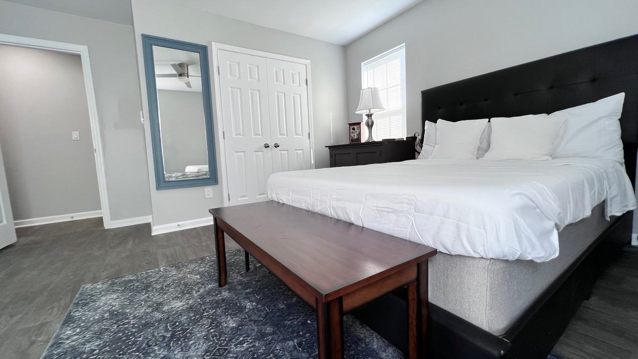 5569 Pine Gate Drive - 2Ultra-Luxury Airport Bungalow #2 - Photo 3 of 30