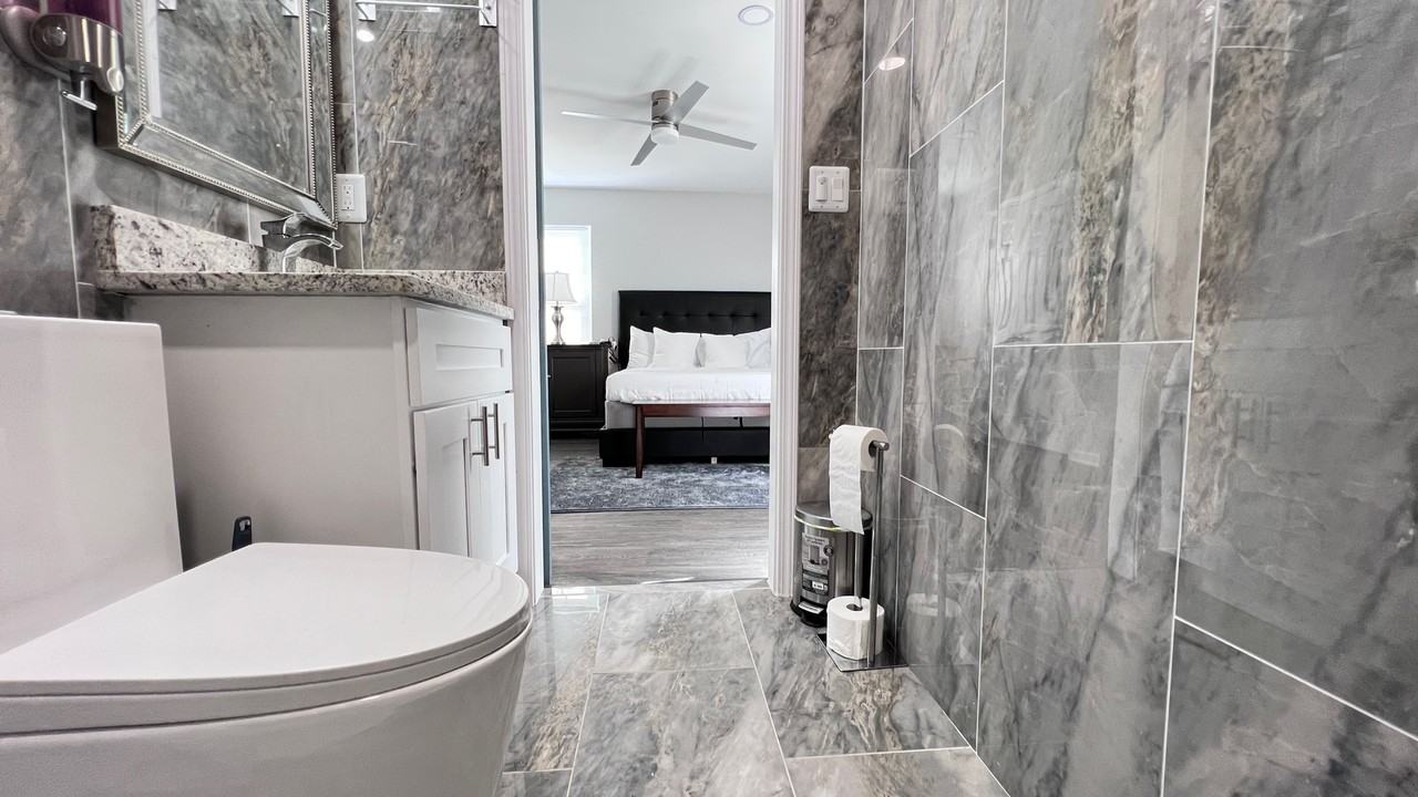 5569 Pine Gate Drive - 2Ultra-Luxury Airport Bungalow #2 - Photo 4 of 30