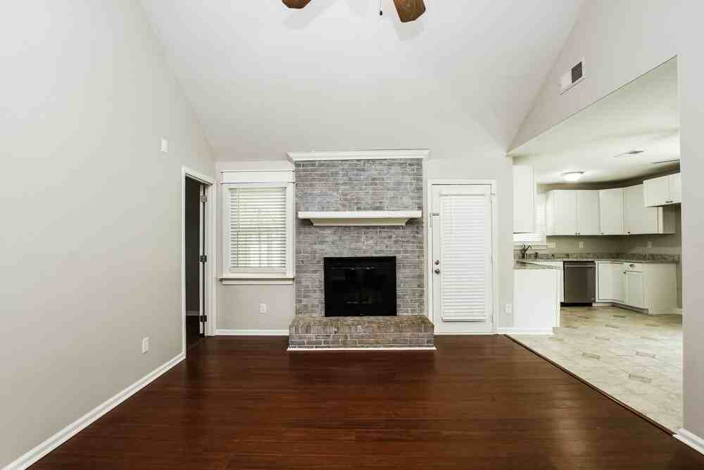 12907 Silbury Ln - Photo 4 of 16