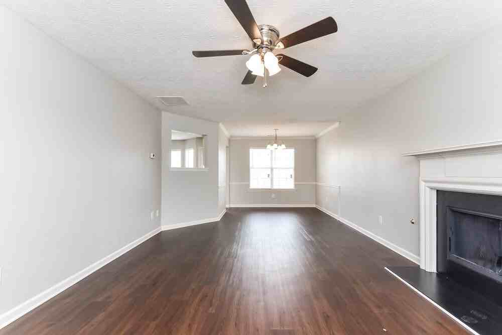 5160 Towne Park Dr - Photo 5 of 17
