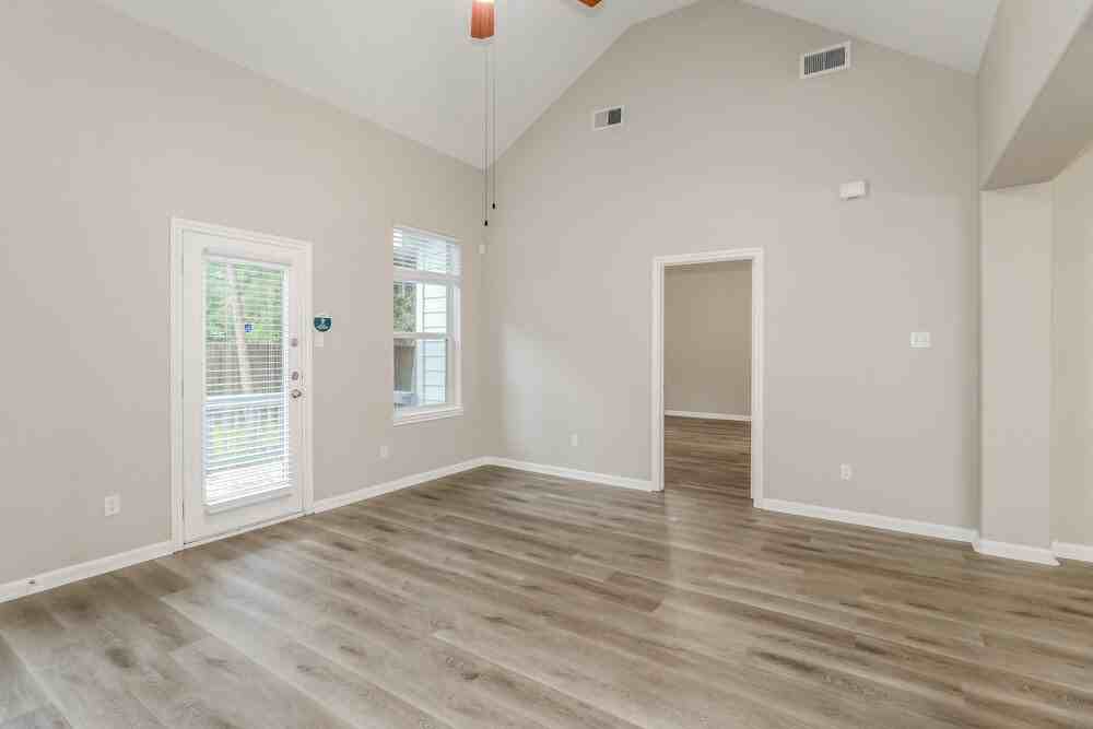 999 Arbor Way - Photo 4 of 17