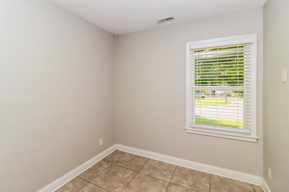 5401 Snow White Ln - Photo 7 of 16