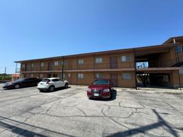 featured image of 805 W Hallmark Ave