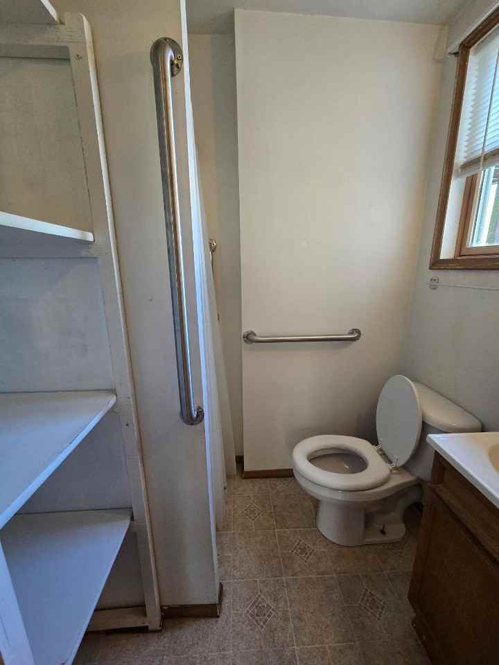 1006 E 2nd St - Photo 3 of 20