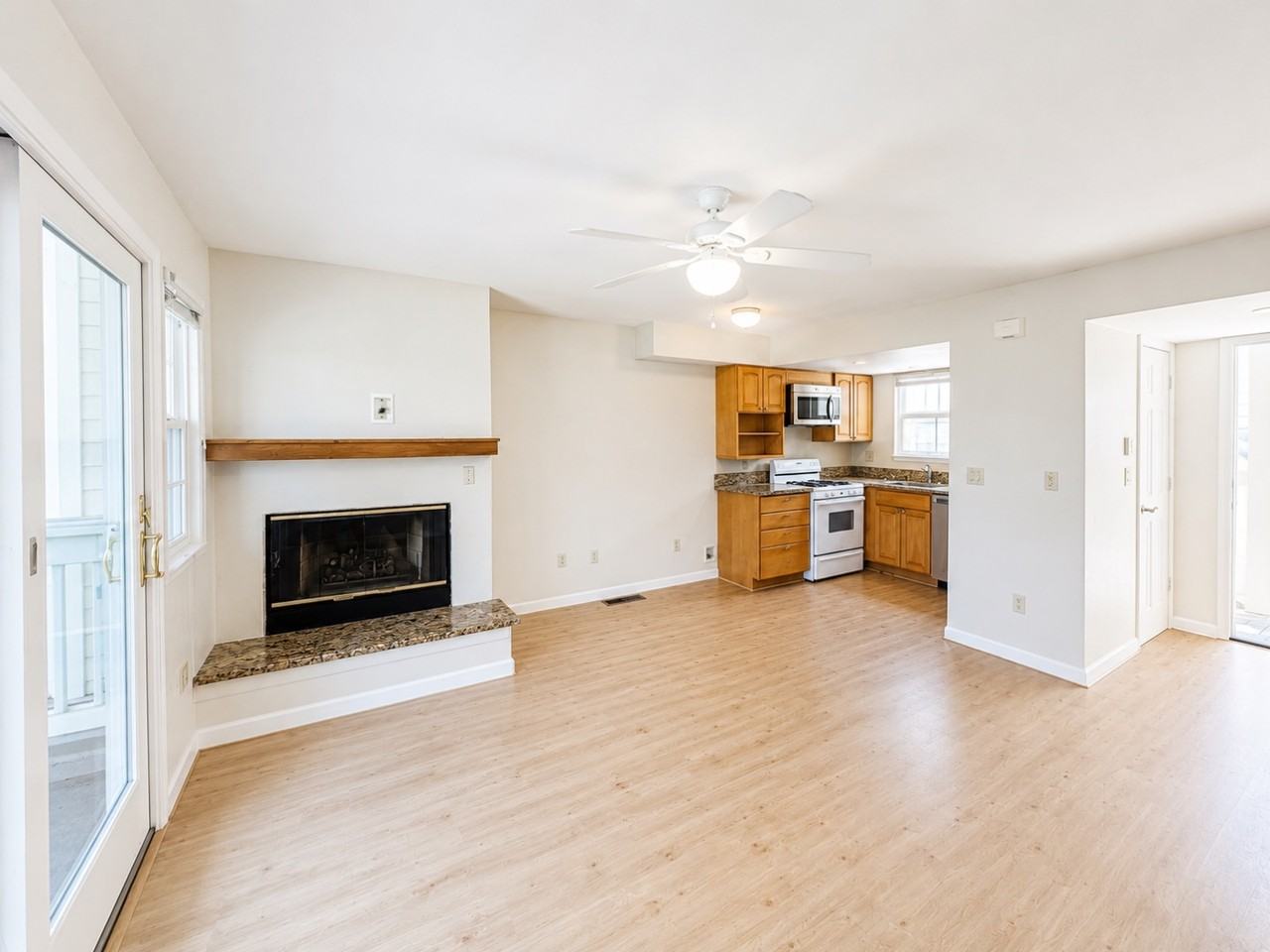 901 Hawthorne St - Photo 2 of 9