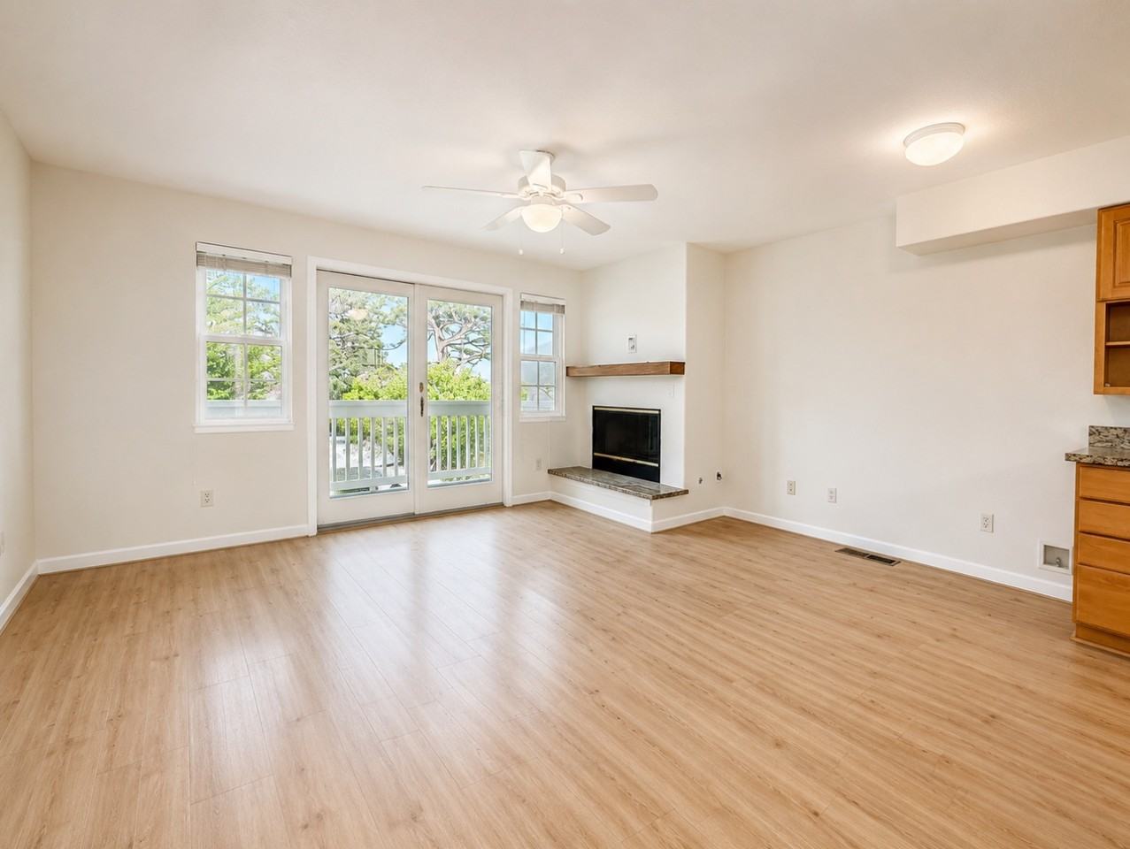 901 Hawthorne St - Photo 4 of 9