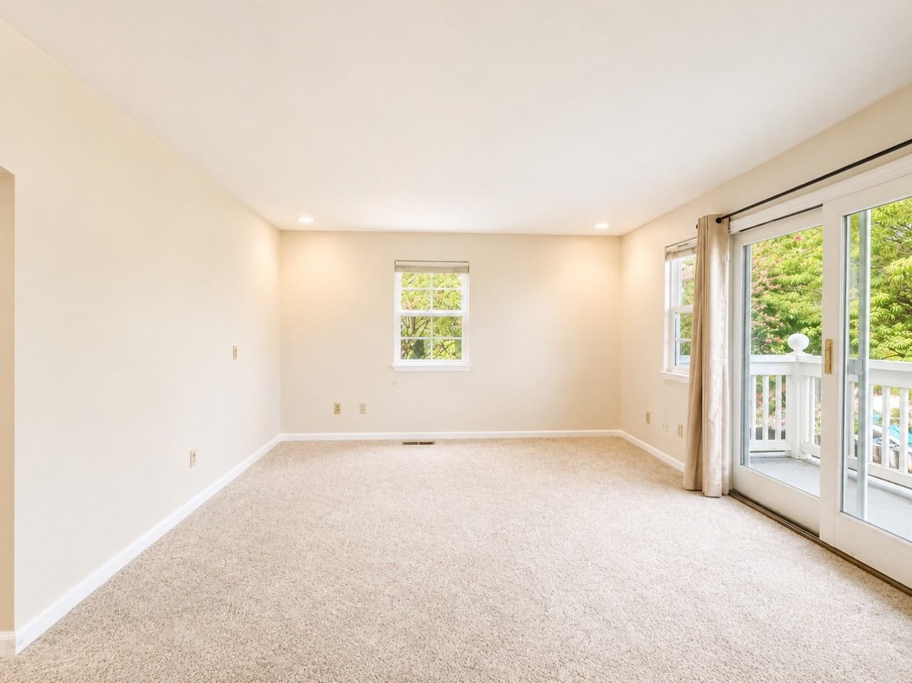 901 Hawthorne St - Photo 7 of 9
