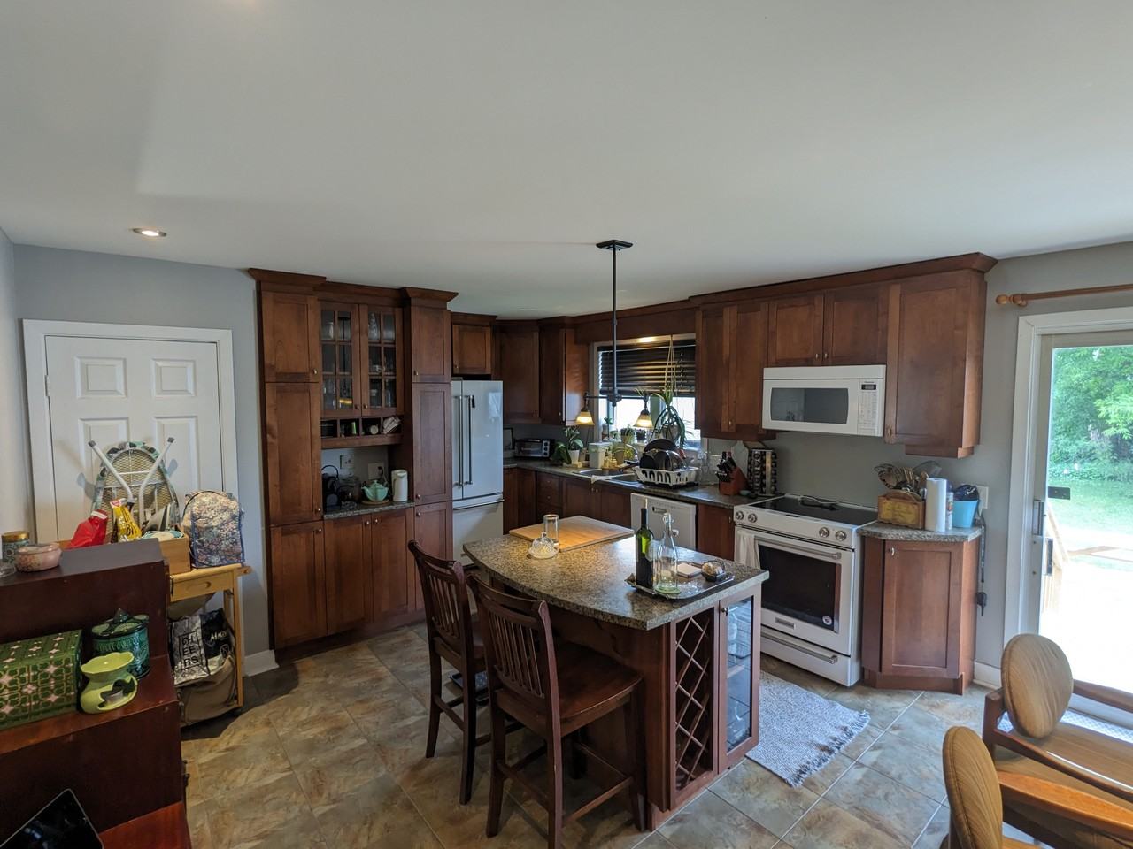 1576 Maxime St - Photo 5 of 16