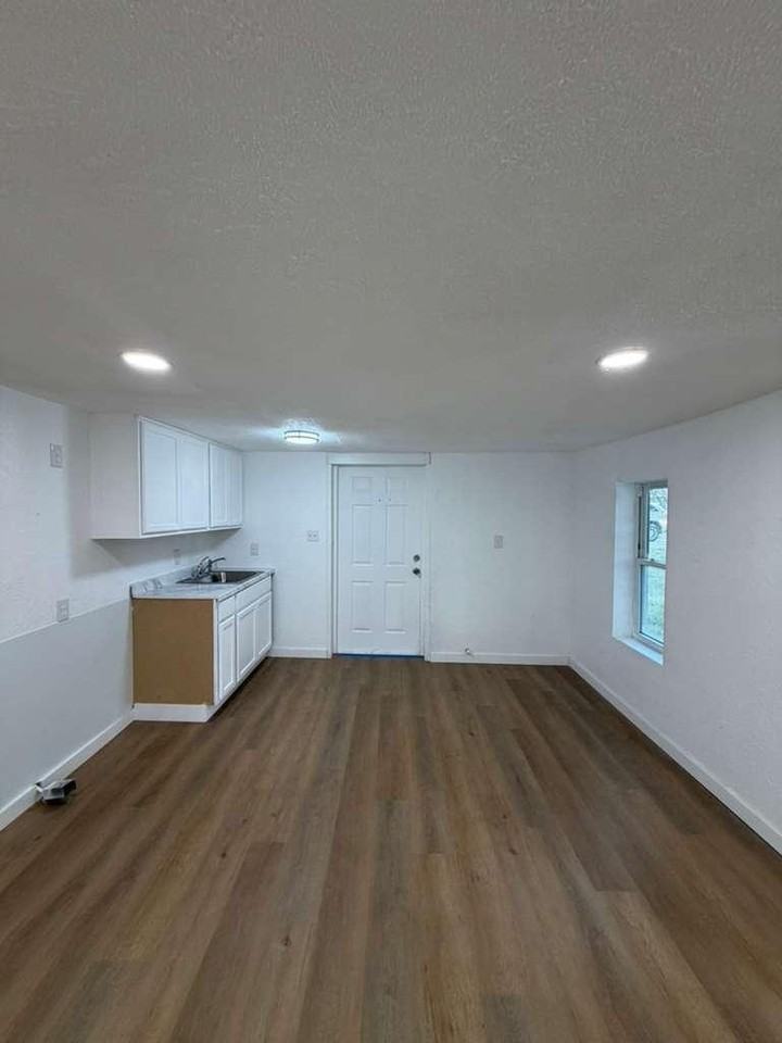 1224 35th St Nw - Photo 3 of 20