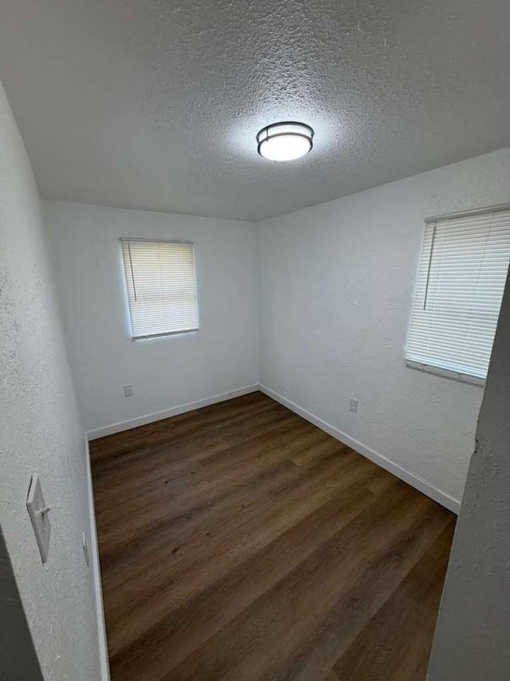 1224 35th St Nw - Photo 4 of 20