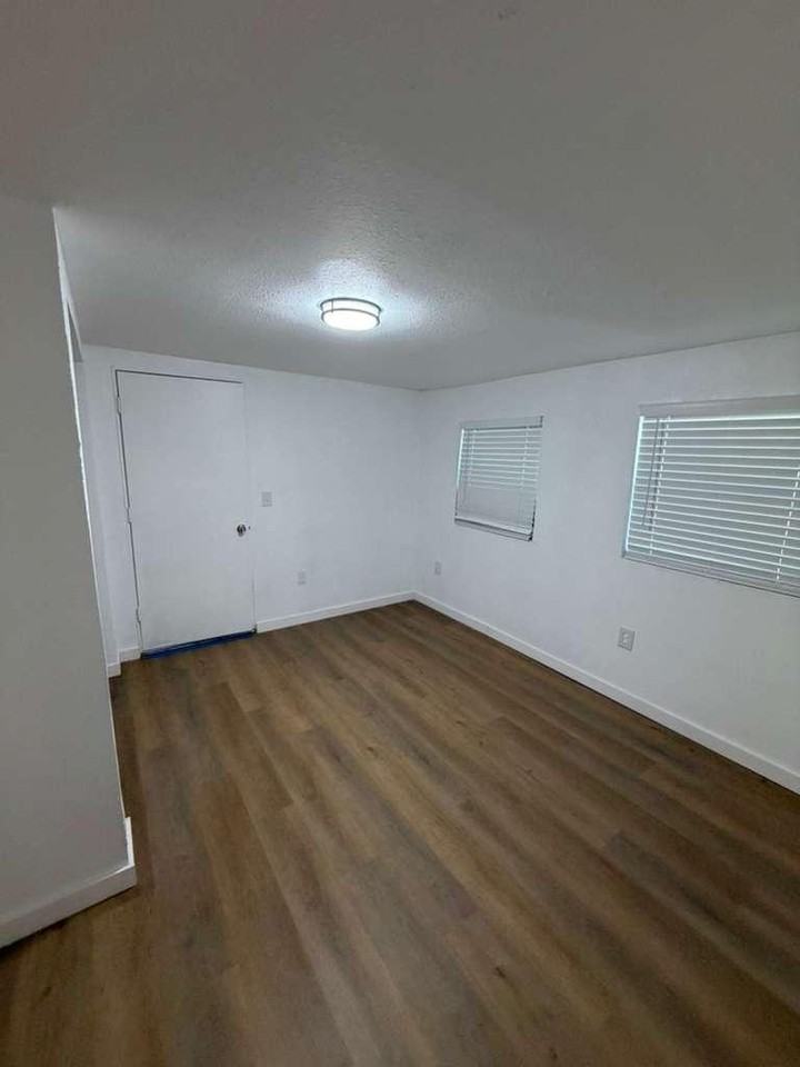 1224 35th St Nw - Photo 5 of 20
