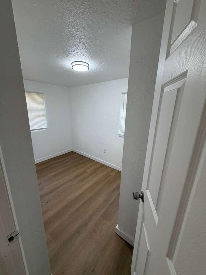 1224 35th St Nw - Photo 7 of 20