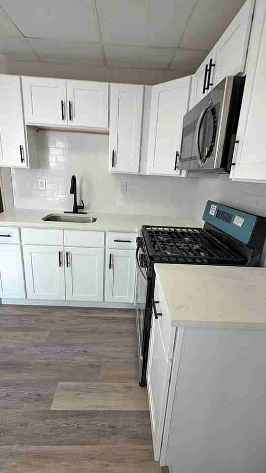 694 N Delaware St - Photo 2 of 8