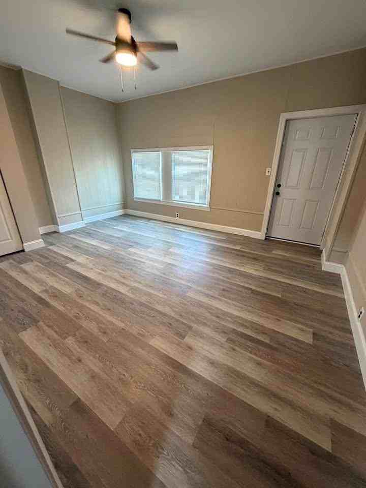 694 N Delaware St - Photo 5 of 8