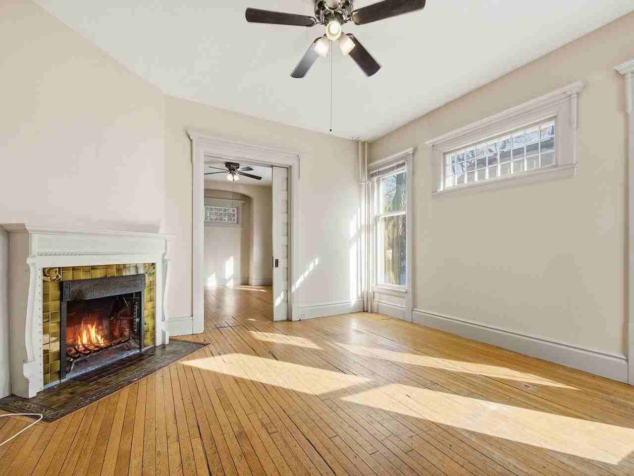 709 7th St SE - Photo 5 of 35
