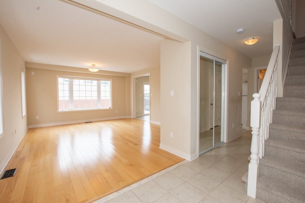 17 Flynn Crt - Photo 2 of 25