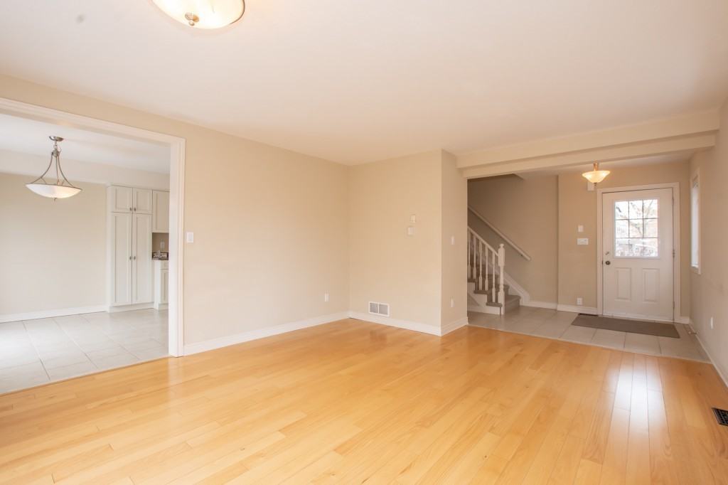 17 Flynn Crt - Photo 4 of 25