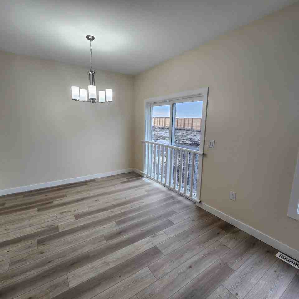 254 Whitehorn Cres - Photo 7 of 12