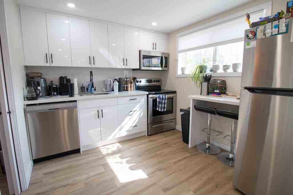 44 Patricia Ave - Photo 2 of 15