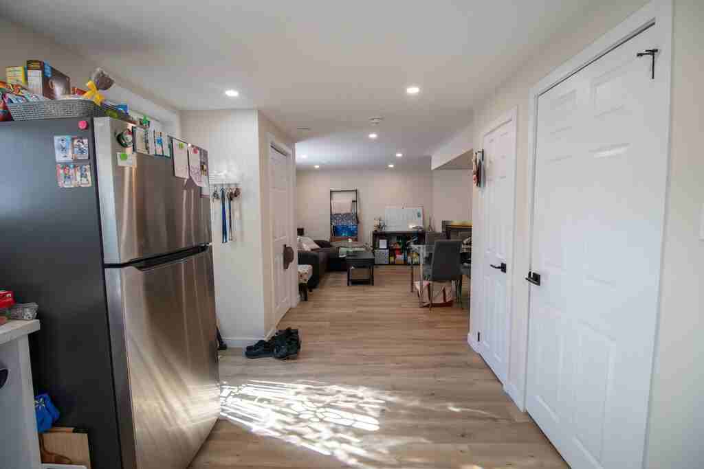 44 Patricia Ave - Photo 4 of 15