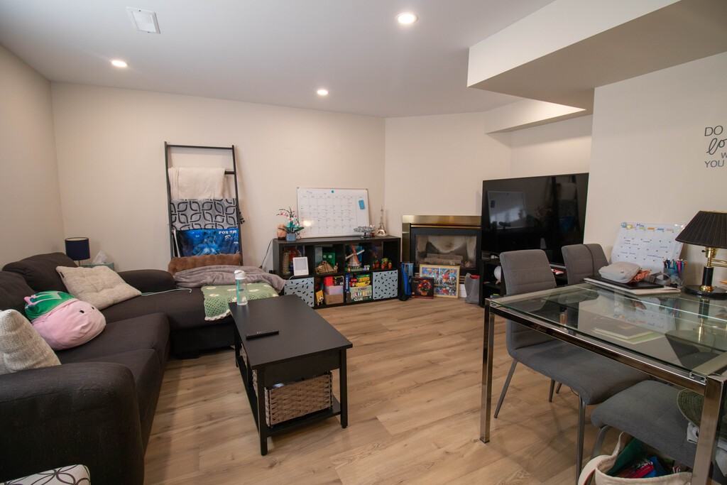44 Patricia Ave - Photo 5 of 15